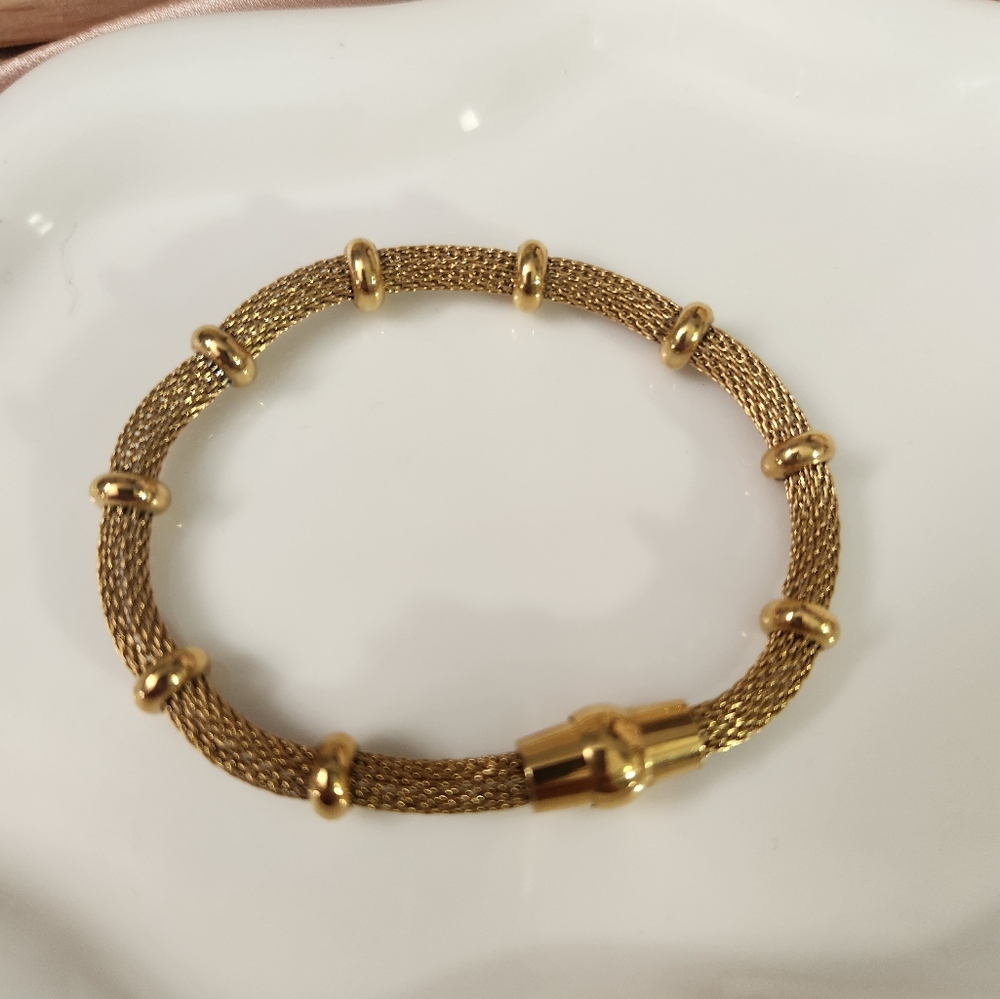 Stainless steel mesh magnetic bracelet